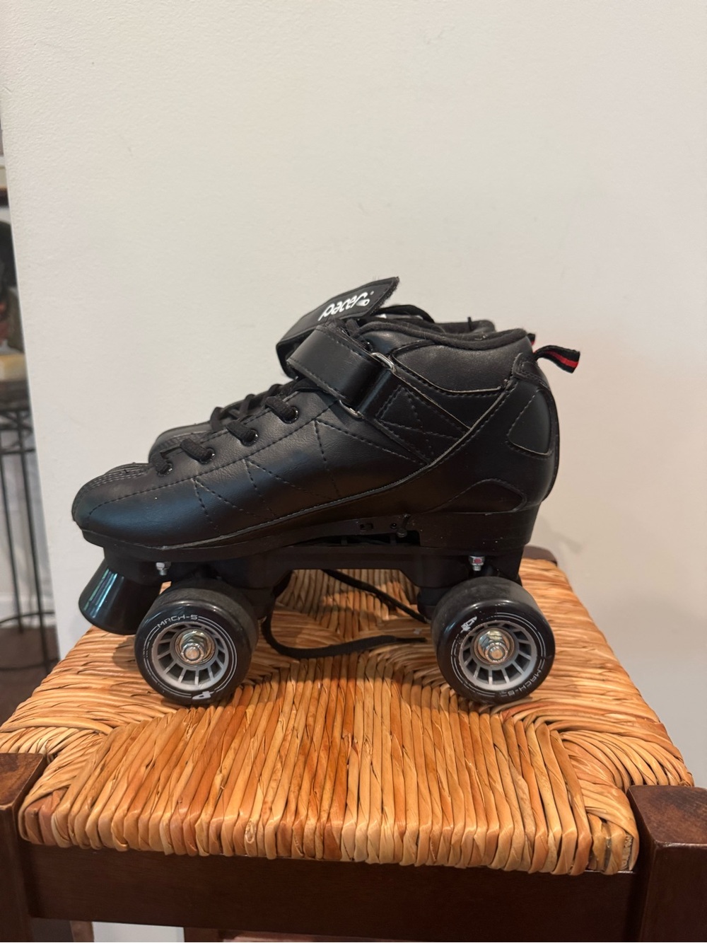 Unisex Black Quad Roller Skate with Secure Strap size women’s 7